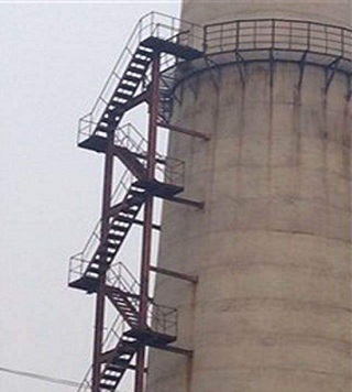 辽宁烟囱安装折梯的施工可以说是高空作业：