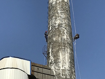 赤峰烟囱倾斜拆除恢复及烟筒外壁加钢网粉刷加固