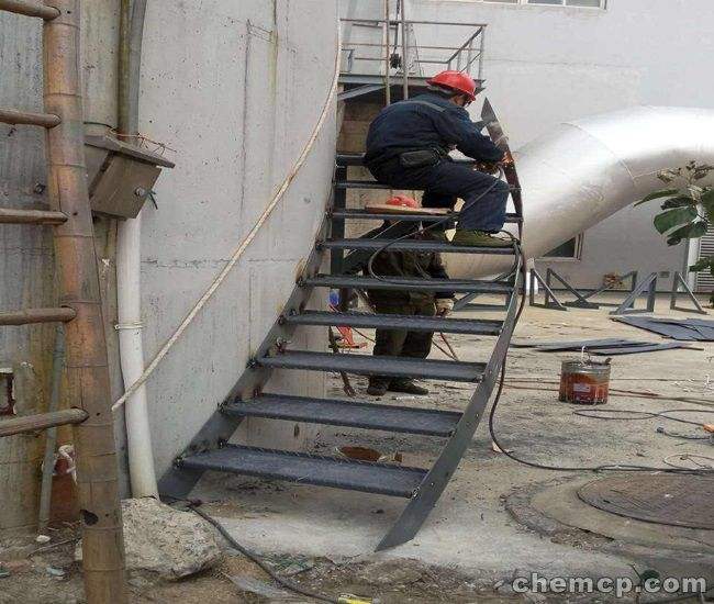 新北烟囱安装爬梯技术措施-安康