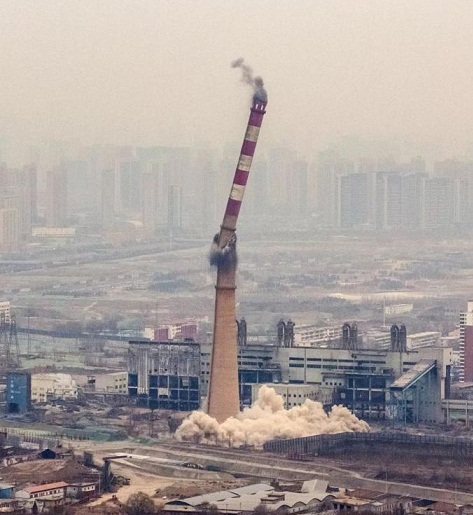 南昌烟囱拆除 南昌“第一高烟囱”爆破拆除 高达210米