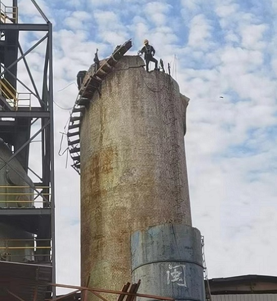 泸州烟囱拆除公司本地废弃烟囱拆除价格优惠